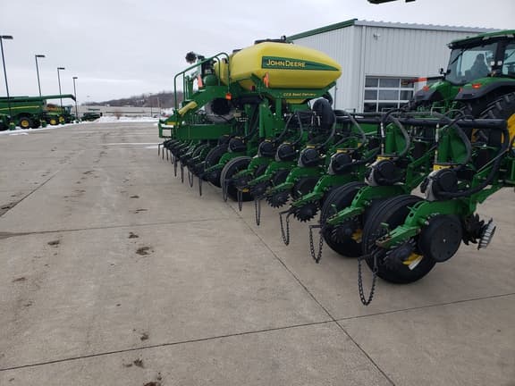 Image of John Deere 1770 equipment image 4