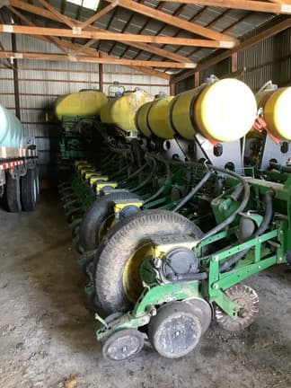 Image of John Deere 1770 equipment image 2