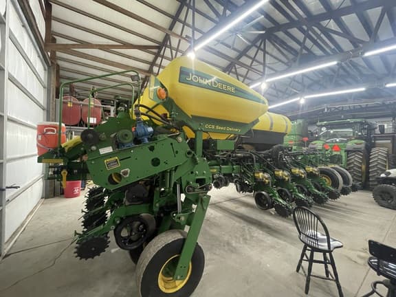 Image of John Deere 1770 equipment image 4