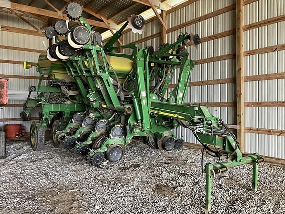 Image of John Deere 1790 equipment image 1