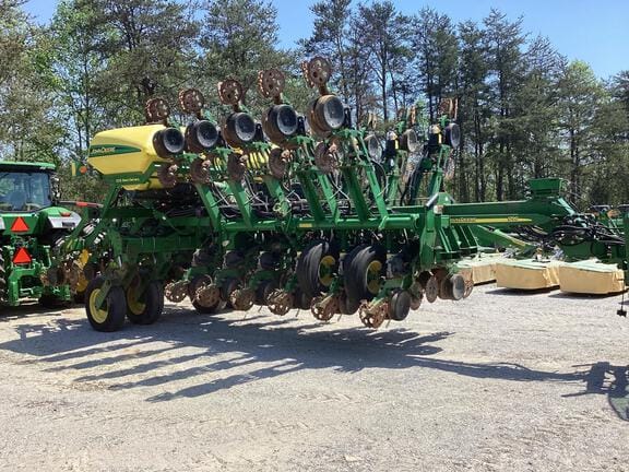 2013 John Deere 1790 Equipment Image0