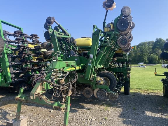 Image of John Deere 1790 equipment image 1