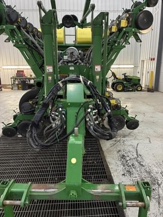 Image of John Deere 1790 equipment image 1