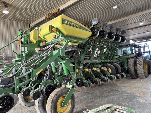 2013 John Deere 1790 Equipment Image0