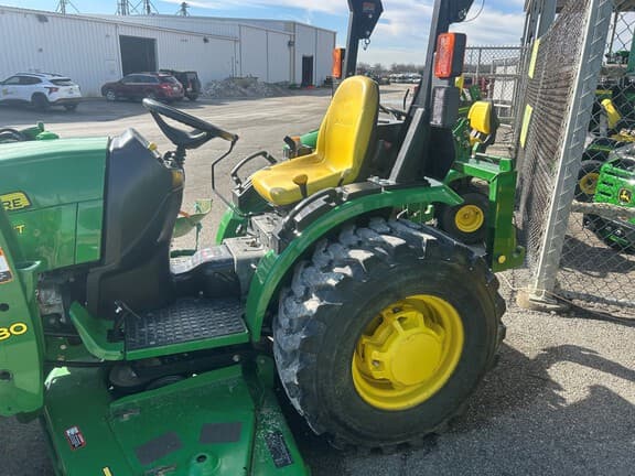 Image of John Deere 2032R equipment image 3