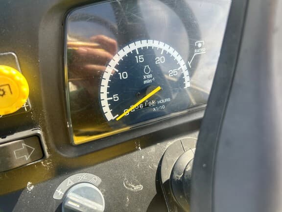 Image of John Deere 2032R equipment image 4