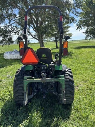 Image of John Deere 2032R equipment image 2