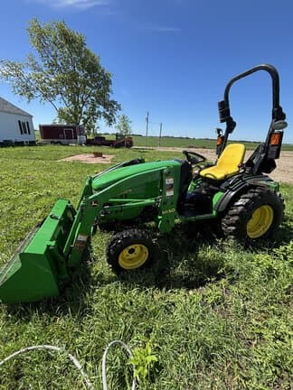 Image of John Deere 2032R equipment image 1