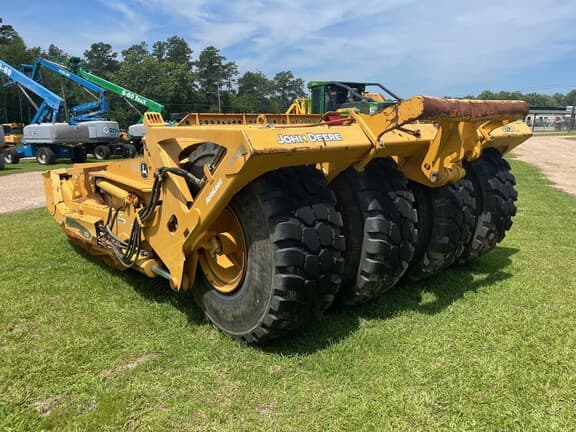 Image of John Deere 2112C equipment image 4