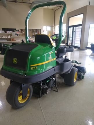 Image of John Deere 2500E equipment image 4
