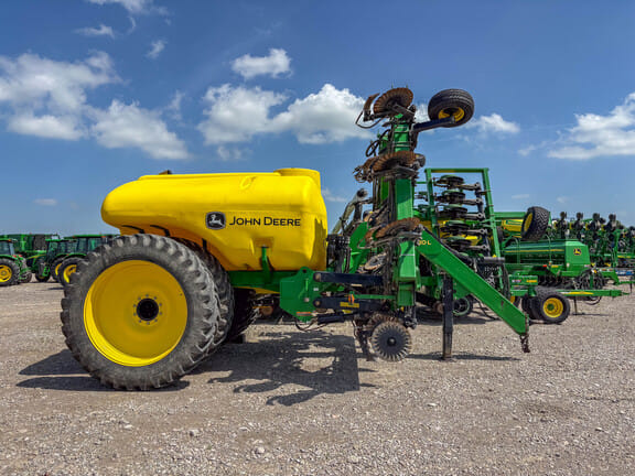 2013 John Deere 2510L Equipment Image0