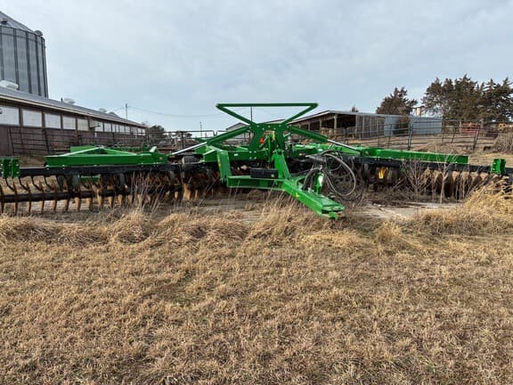 Image of John Deere 2623VT equipment image 3