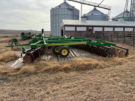 Image of John Deere 2623VT equipment image 4