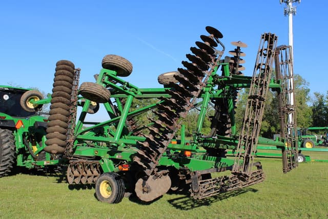 Image of John Deere 2623VT equipment image 2