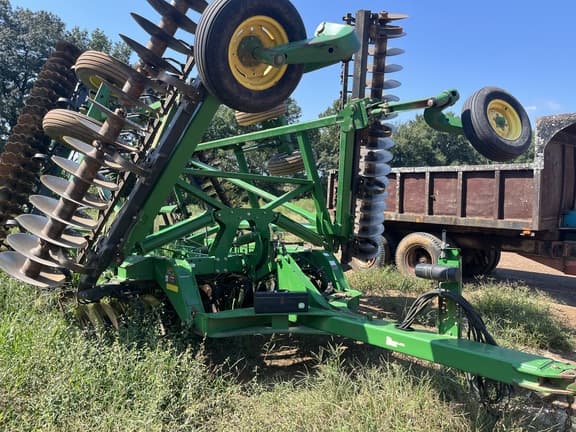 Image of John Deere 2623VT equipment image 4