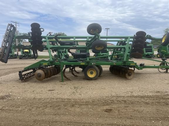 Image of John Deere 2720 equipment image 1