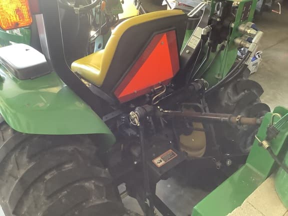 Image of John Deere 3038E equipment image 3