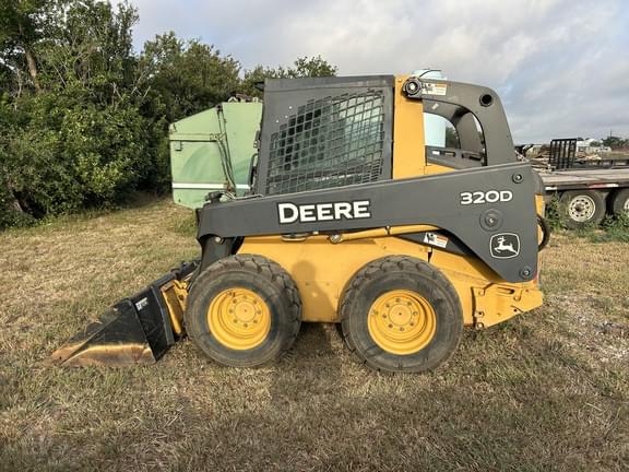 Image of John Deere 320D equipment image 3