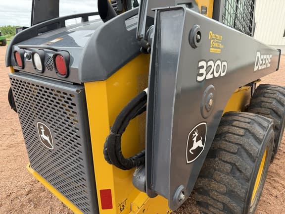 Image of John Deere 320D equipment image 3