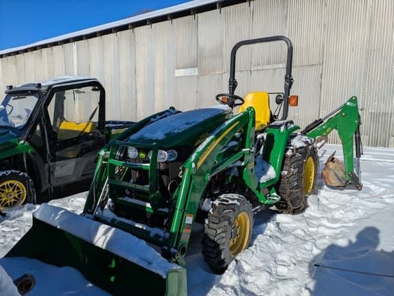 Image of John Deere 3320 equipment image 2