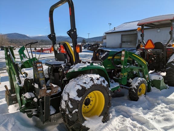 2013 John Deere 3320 Equipment Image0