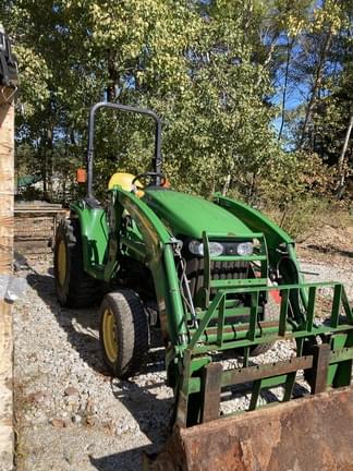 Image of John Deere 3320 equipment image 2