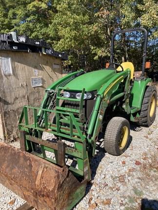 Image of John Deere 3320 equipment image 1