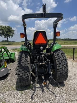 Image of John Deere 3320 equipment image 3