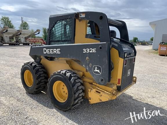 Image of John Deere 332E equipment image 3