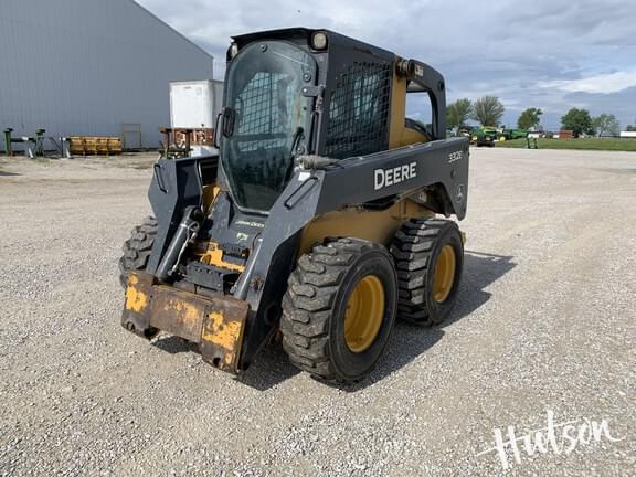 Image of John Deere 332E equipment image 1