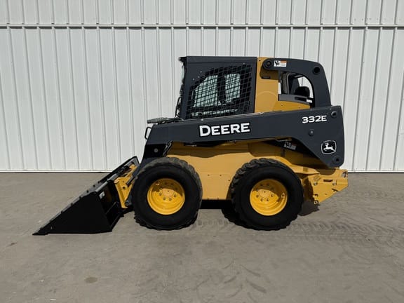 Main image John Deere 332E