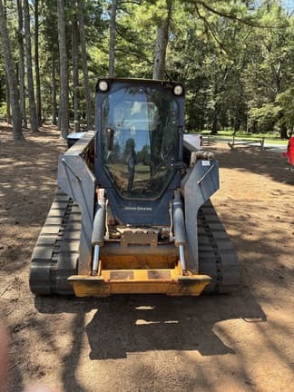 Image of John Deere 333E equipment image 1