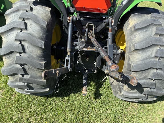Image of John Deere 4105 equipment image 2