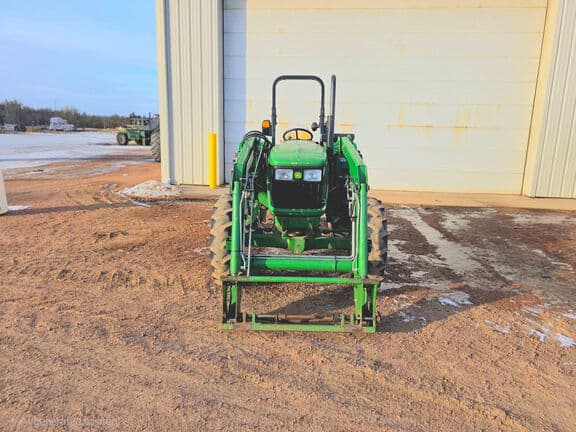 Image of John Deere 5065E equipment image 4