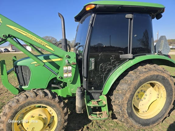 2013 John Deere 5075E Equipment Image0