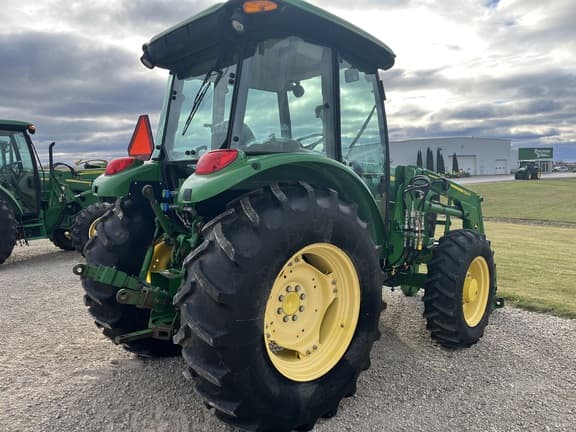 Image of John Deere 5083E equipment image 3
