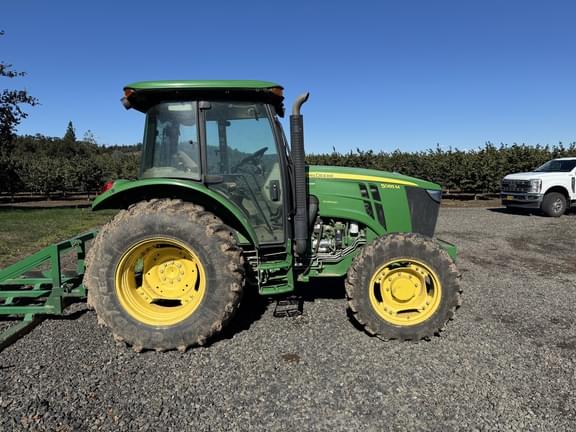 Image of John Deere 5085M equipment image 3