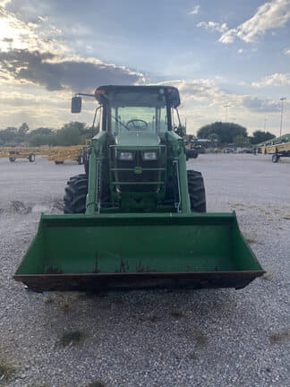 Image of John Deere 5100M equipment image 2