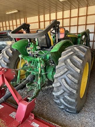 Image of John Deere 5100M equipment image 3