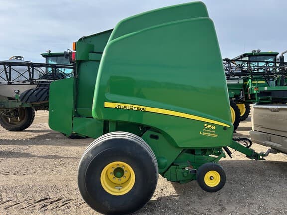Image of John Deere 569 Premium equipment image 1