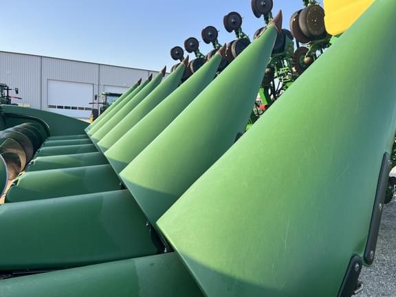 Image of John Deere 608C equipment image 2