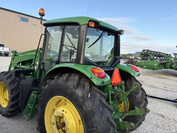 Image of John Deere 6115M equipment image 4