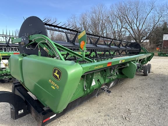 Image of John Deere 635FD equipment image 4