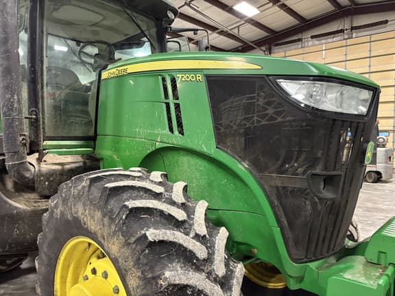 Image of John Deere 7200R equipment image 2