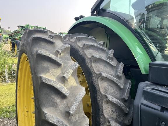 Image of John Deere 7200R equipment image 4