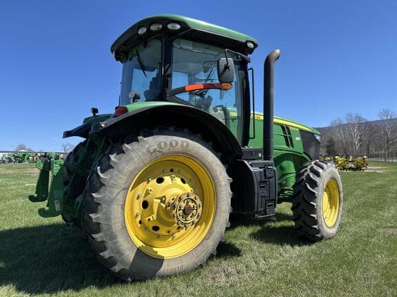 Image of John Deere 7200R Primary image