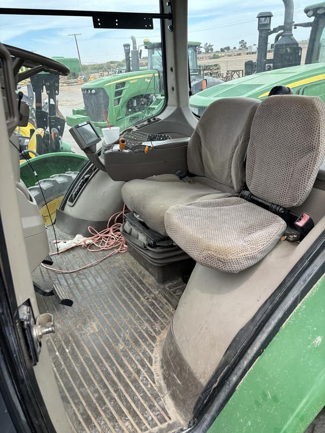 Image of John Deere 7200R equipment image 4