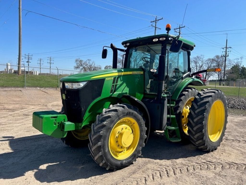 2013 John Deere 7200R Equipment Image0