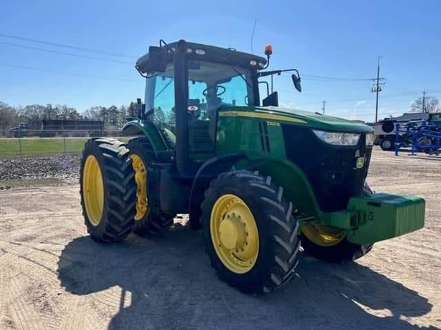 Image of John Deere 7200R equipment image 2