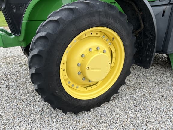 Image of John Deere 7200R equipment image 3